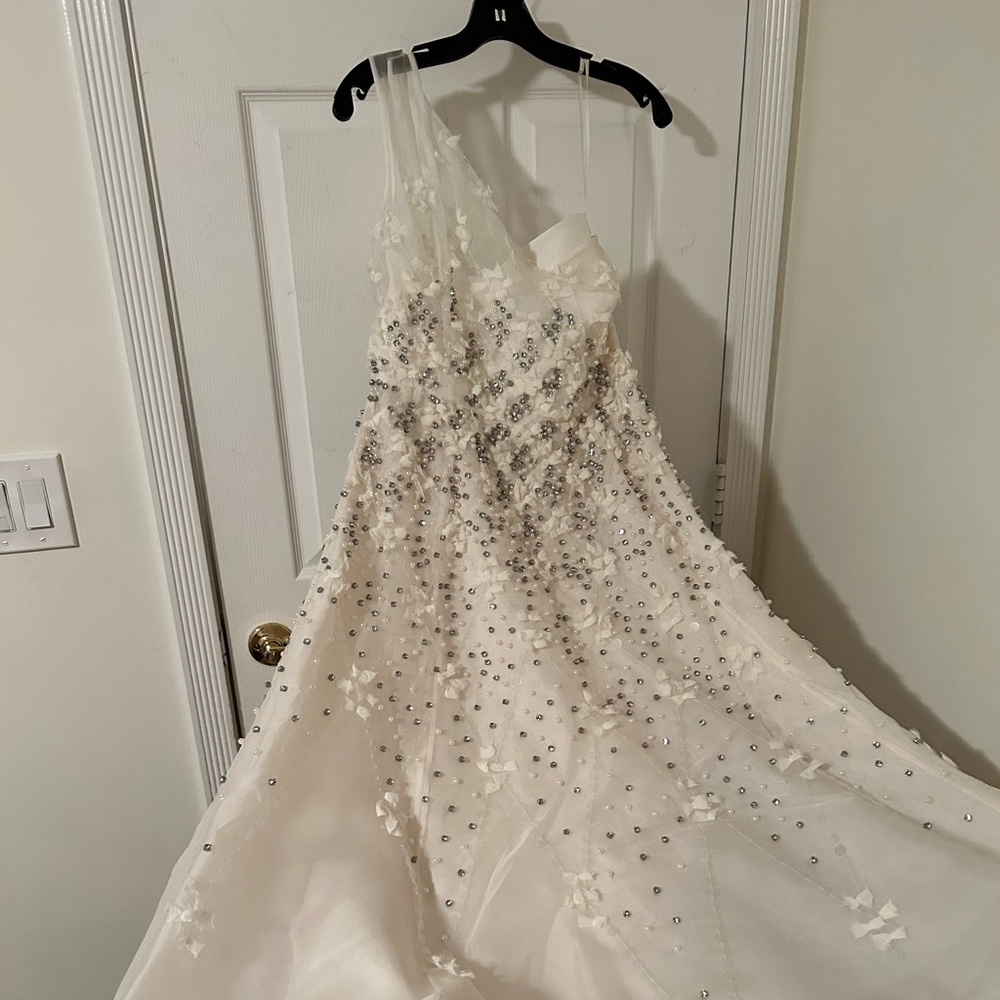 St. John Gown Silk Organza Hand Made Blanco Size 8